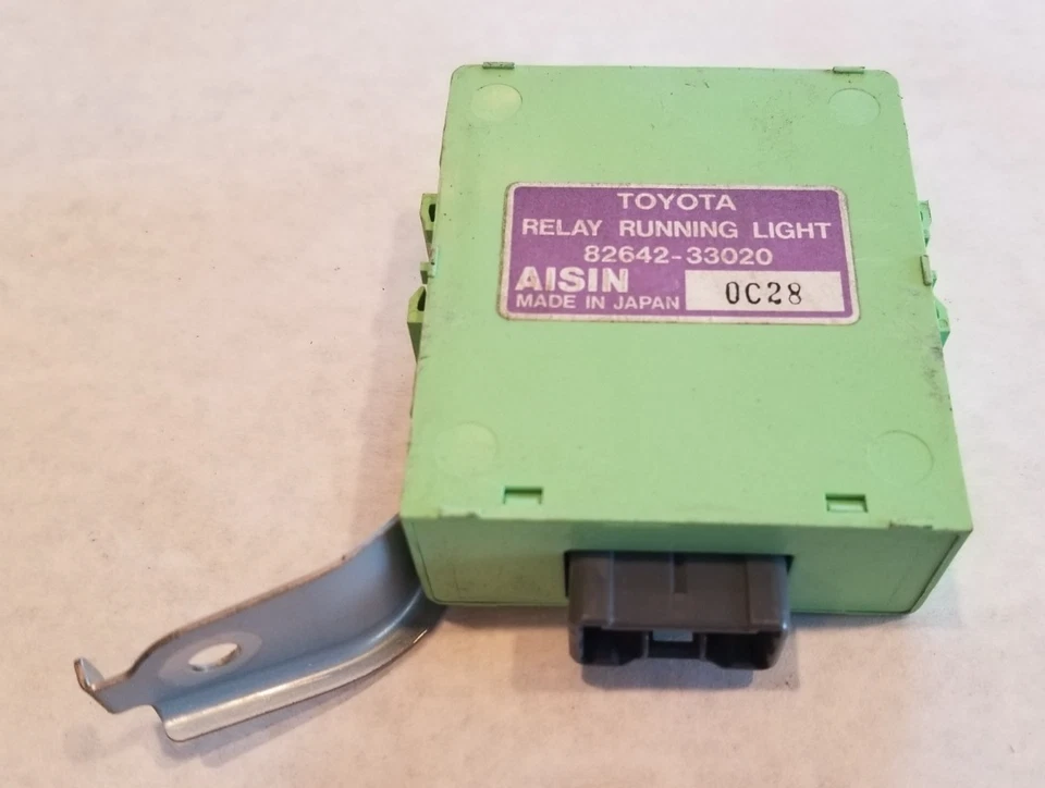 Lexus LS400 2000 - Módulo de control de relé de luz - 82642-33020 Foto 1 de 1