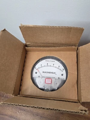 Dwyer 2010C MAGNEHELIC 0-10 Inches of Water Pressure Gauge New Old Stock  - Image 1 of 3