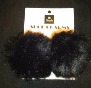 Dijes de zapatos de bola Natasha Accessories LTD negros puff - Imagen 1 de 4
