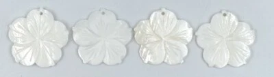Lote de 4 Colgantes Madreperla Tallados en Forma de Flor Blanca Foto 1 de 3