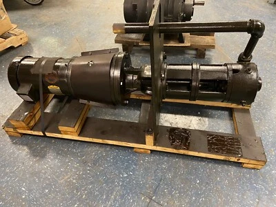 Carver, 1-1/4x1-1/4x6LA, bomba sumergible 40 GPM 3500 RPM 5 hp Foto 1 de 4