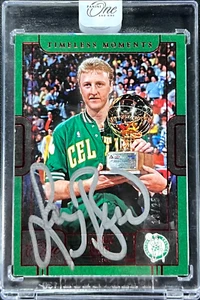 2022-23 Panini One And One Larry Bird Timeless Moments Red Auto /25 Celtics NBA - Foto 1 di 2