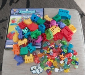 Konvolut ZOMLINGS Monster Zombie mit Diorama-Halb-Häuser-Figuren.  - Bild 1 von 6