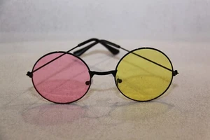 SONNENBRILLE RUND GLÄSER GELB & ROSA 5,3 CM RAHMEN SCHWARZ AUS METALL - Bild 1 von 1