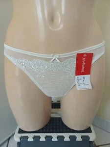 TRIUMPH STRING TAILLE 38 LUXURIOUS ROMANCE COULEUR NACRE REF 10111274 - Picture 1 of 3