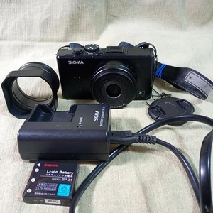 SIGMA DP2 Compact Digital Camera Black DP Series APS-C w/ Battery Charger r# - Picture 1 of 11