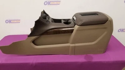 19 GMC SUBURBAN 1500 CENTER FLOOR CONSOLE ASSEMBLY TAN AND BROWN LEATHER Foto 1 de 4