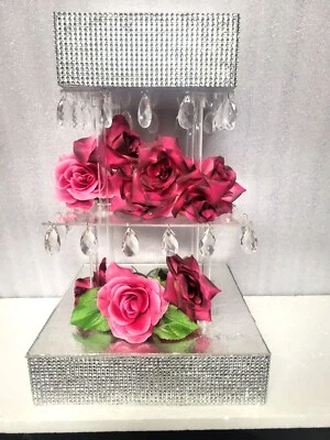 Suporte quadrado para bolo ou cupcake de 2 camadas com pingentes facetados - Imagem 1 de 4