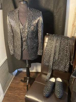 Wow! Increíble traje de 3 piezas hecho a medida y zapatos y corbata a juego Foto 1 de 4