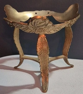 Vintage Messing Kugel/Übertopf Podest Ständer geätzt Blumen Federn - Bild 1 von 8