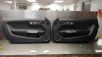 Ford Mustang EcoBoost 2015-2023 OEM paneles interiores de puerta izquierda y derecha Foto 1 de 4