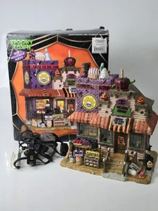 Lemax Spooky Town Trick Or Treat Candy Shop Candy To Die Halloween CIB - Bild 1 von 7