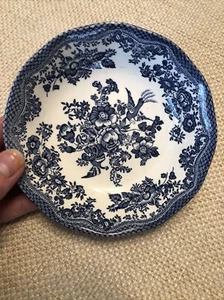 Stoviglie inglesi di unicorno Staffordshire blu bianco 5" piatto flora uccellino - Foto 1 di 3