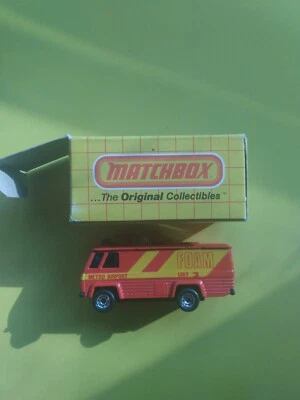 Matchbox Command Vehicle Metro Airport Fire Truck Foam Unit 3 Red/Yellow 1:114 - Image 1 of 4