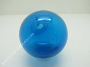 Flotador de vidrio de curiosidades azul anterior a 1980 de 2,38 pulgadas de diámetro - (X1538) - Imagen 1 de 3