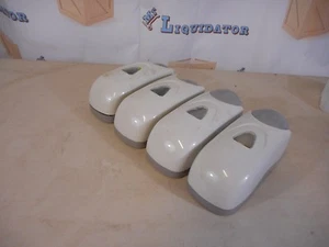 JUEGO DE CUATRO DISPENSADORES DE JABÓN DE MONTAJE EN PARED - Imagen 1 de 3