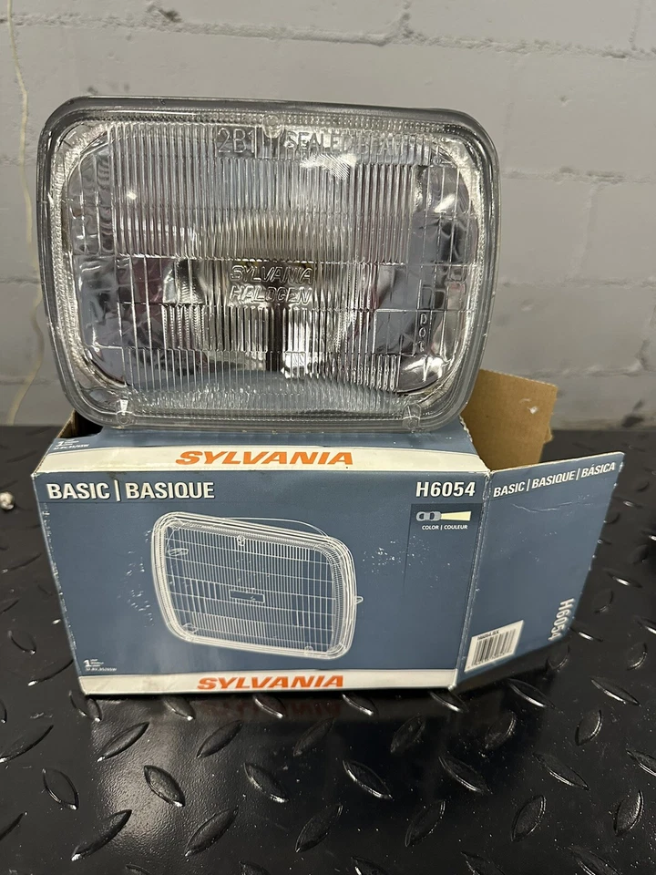 Faro halógeno básico con vigas selladas OEM SYLVANIA H6054 Foto 1 de 1