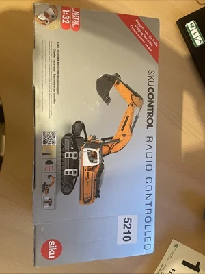 SIKU 6740 Control32 – Liebherr R980 SME Raupenbagger 1:32 Fernsteuerung NEU/OVP - Bild 1 von 3