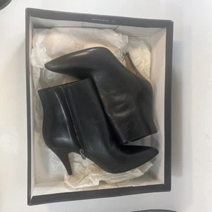 Vince Camuto Vonilesa schwarze hochhackige Leder-Stiefeletten Größe 7 Reißverschluss für Damen - Bild 1 von 9