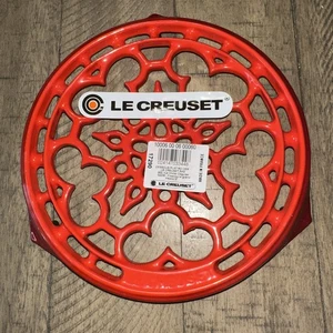 LE CREUSET TRIVET CAST IRON CERISE (RED) - NEW - Picture 1 of 2