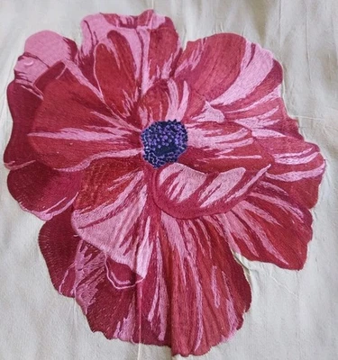 Superbe  broderie florale sur soie beige foncé de 44 cm.de côté.  Parfait état  - Photo 1/4