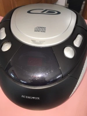 Sistema de CD portátil estéreo preto AudioVox (CDA1361) 120 volts 60 Hz 14 Watts! - Imagem 1 de 3