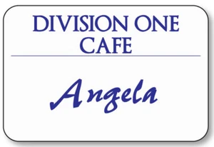 ANGELA RIZZOLI E ISLAS NOMBRE INSIGNIA HALLOWEEN DISFRAZ PIN COSPLAY UTILERÍA - Imagen 1 de 2