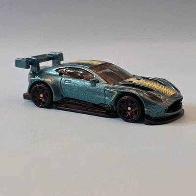 HOT WHEELS 2026 SIN GIRAR ASTON MARTIN VANTAGE GTE - SIN GIRAR Foto 1 de 4