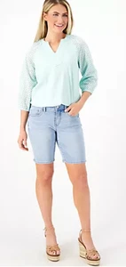 NYDJ Ella Poetry Denim Shorts With Side Slits Womens Size 10P, 7.5” Inseam - Picture 1 of 4