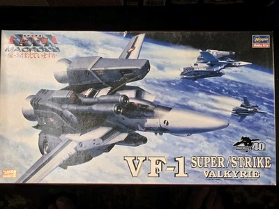 Macross Hasegawa 1/72 Model Kit VF-1 Super Strike Valkyrie  - Image 1 of 2
