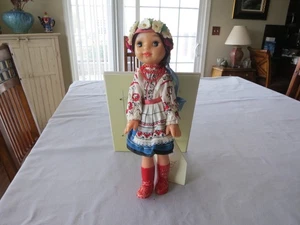 Vintage Soviet CCCP Doll Dessed in Traditional Unkrainian Outfit, 14” Tall - Afbeelding 1 van 11