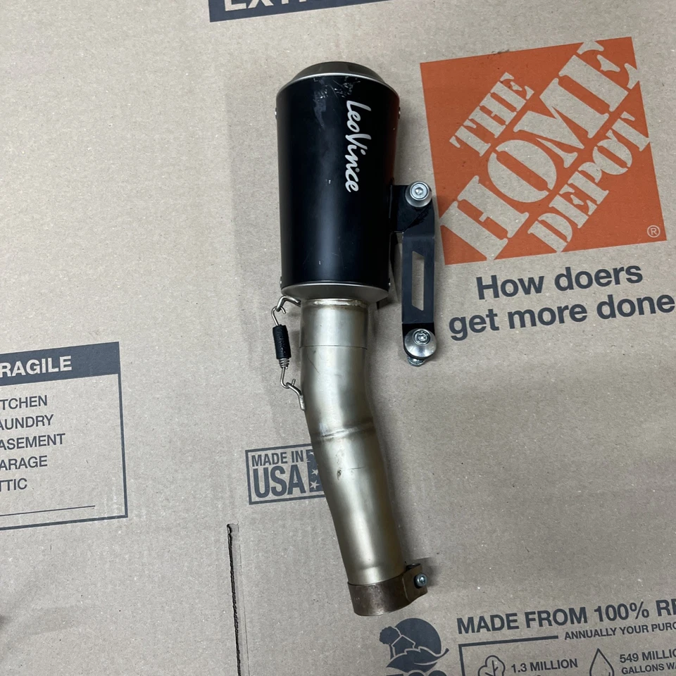 Silenciador sin cordones Leo Vince LV-10 edición negra para Yamaha YZF-R6 06-21 15215B Foto 1 de 3