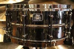 Ludwig 5.5X14 Universal Brass Snare Drum, Black Die Cast Hoops and Hardware - Picture 1 of 4