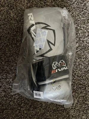 Luvas Rival Boxing RB7 Fitness Plus bolsa gancho e laço - Prata/preto - Imagem 1 de 4