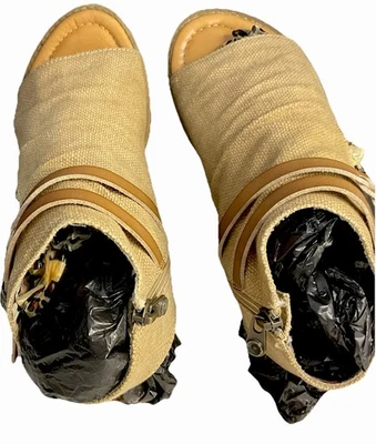 BlowFish Malibu Sandals Womens 7 Gladiator Peep Toe Embroidered Logo Zip Closure - Image 1 of 4