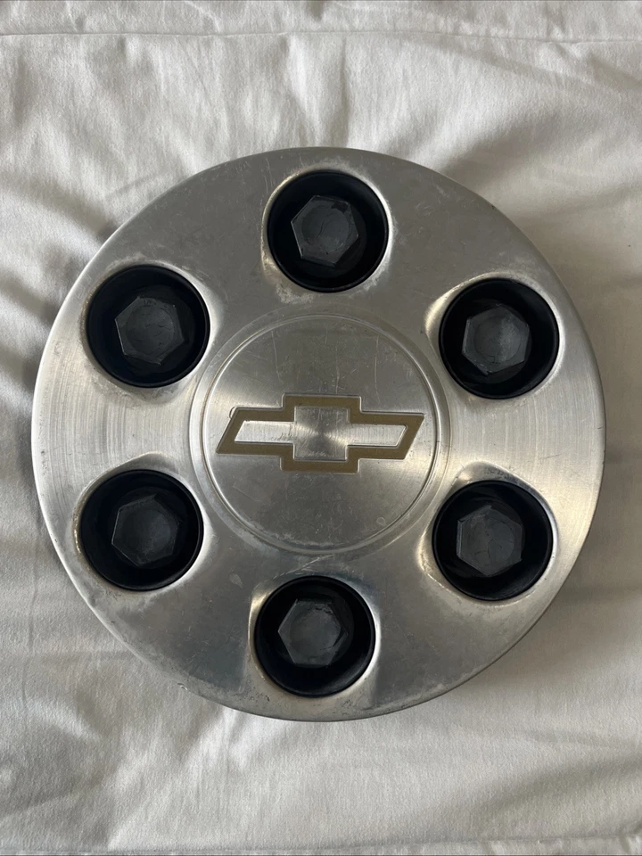 Tapacubos central de rueda Chevrolet Tahoe Silverado 1500 Suburban OEM Foto 1 de 2