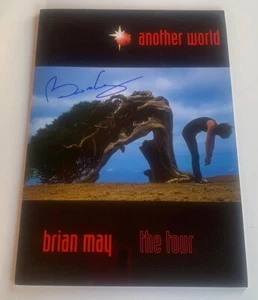 Brian May Queen firmato autografato in 3D libro set certificato Beckett - Foto 1 di 3