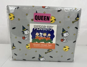 Peanuts Halloween Queen Sheet Set Snoopy & Woodstock Bat Witch Moon& Stars Grey - Picture 1 of 11