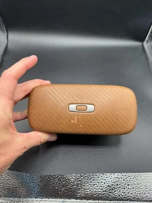 Estuche Oakley Square O marrón Foto 1 de 3