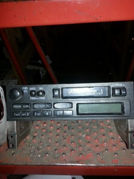 Equipo de audio receptor de radio Am-fm-cassette compatible con 97-99 MIRAGE 1054342 Foto 1 de 2