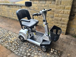 Quingo Ultra Mobility Scooter 5-Wheel 4MPH Aluminium Lightweight 21st Max User - Picture 1 of 7