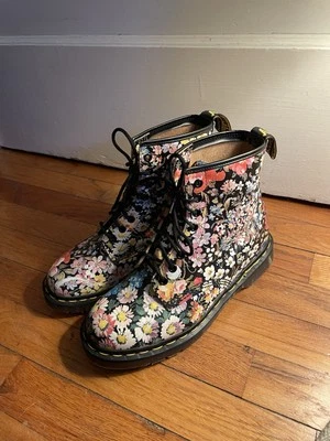DOC DR MARTENS WOMEN’S BLACK FLORAL BOOTS MADE IN ENGLAND VINTAGE RARE  5UK/ 7US - Image 1 of 4
