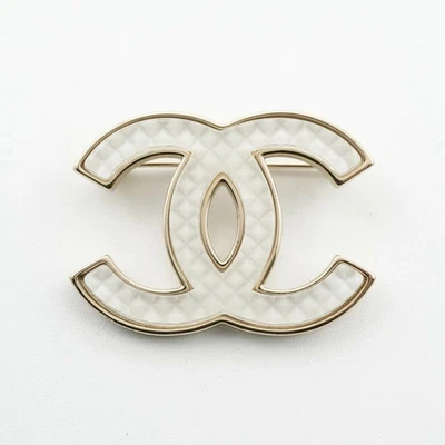 Broche CHANEL ouro branco corpete 3,5x5 polegadas excelente estado - Imagem 1 de 4