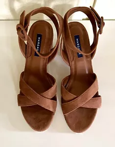 Brandneu Margaux Größe 8,5 W US/38,5 W The City Sandale mittelbraunes Wildleder $ 325 - Bild 1 von 6