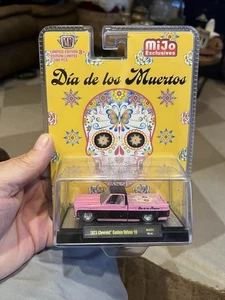 M2 Machines DIA DE LOS MUERTOS 1973 Chevrolet Custom Deluxe 10 MJS31/20-91 - Picture 1 of 2