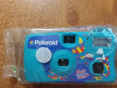 Polaroid Fun Shooter Flash Yellow Camera 27 exposure Single-Use Expired 12/2010 - Image 1 of 4