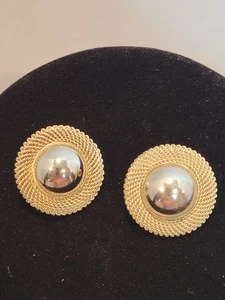 Round Ear Rins Clip on Gold tone - Picture 1 of 3
