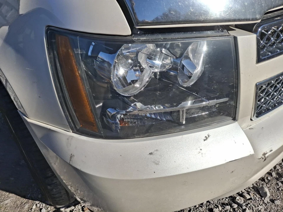 Conjunto de faros derechos usados se adapta a: Chevrolet Tahoe 2013 grado derecho A Foto 1 de 4
