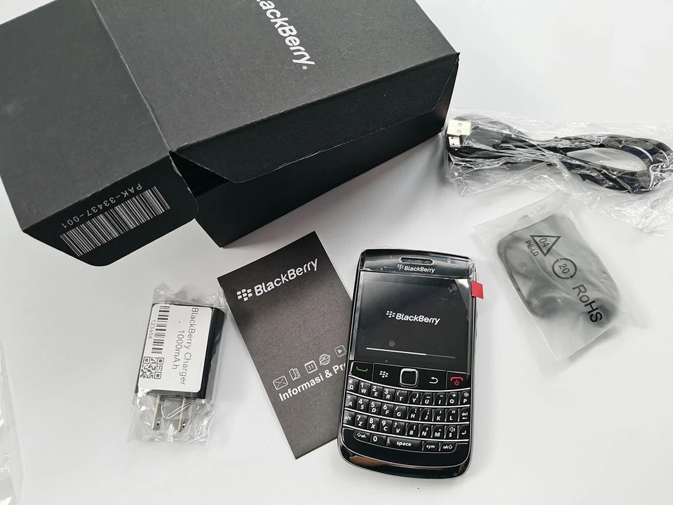 BlackBerry Bold 9780 - 512 MB - 3G  5MP microSDHC GPS Black/White  (Unlocked) - Image 1 of 4