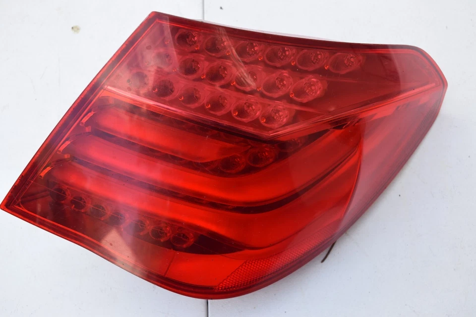 Luz trasera LED pasajero derecho OEM 2009 2010 2011 2012 BMW 750i Foto 1 de 3